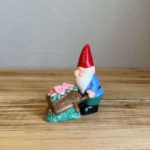 NIB Ceramic Gnome Pushing Barrel Salt And Pepper Shakers